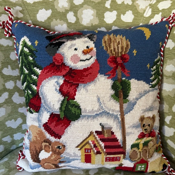 4 - Christmas pillows,needle point front velvet backs,perfect condition - Picture 7 of 9